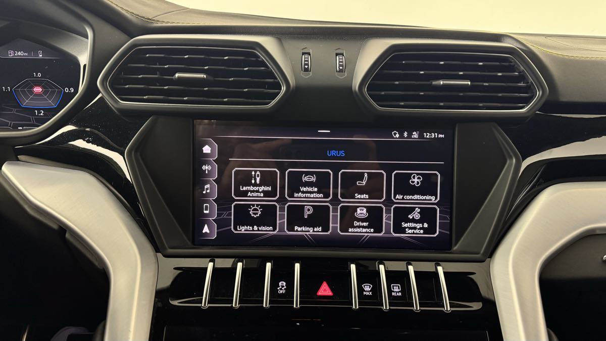 Used 2019 Lamborghini Urus AWD/4WD image 23