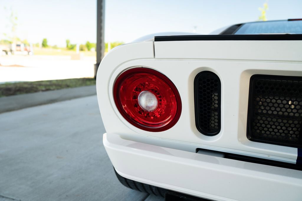 Used 2006 Ford GT RWD image 35
