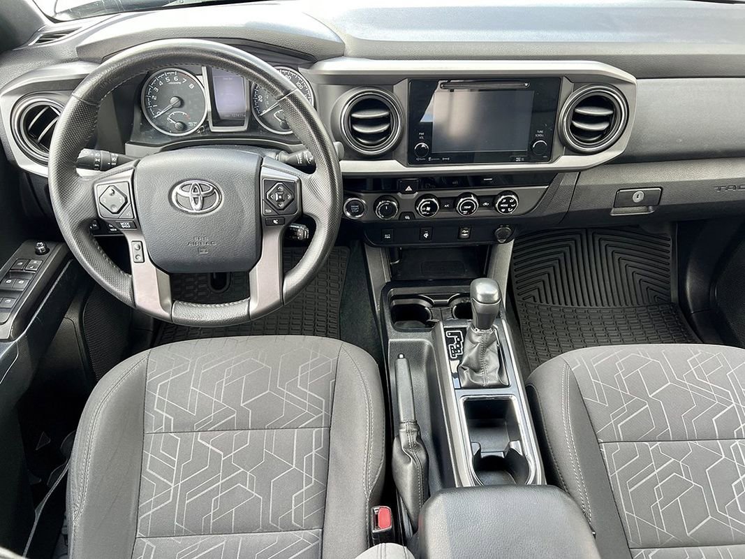 Used 2017 Toyota Tacoma TRD Off-Road image 6