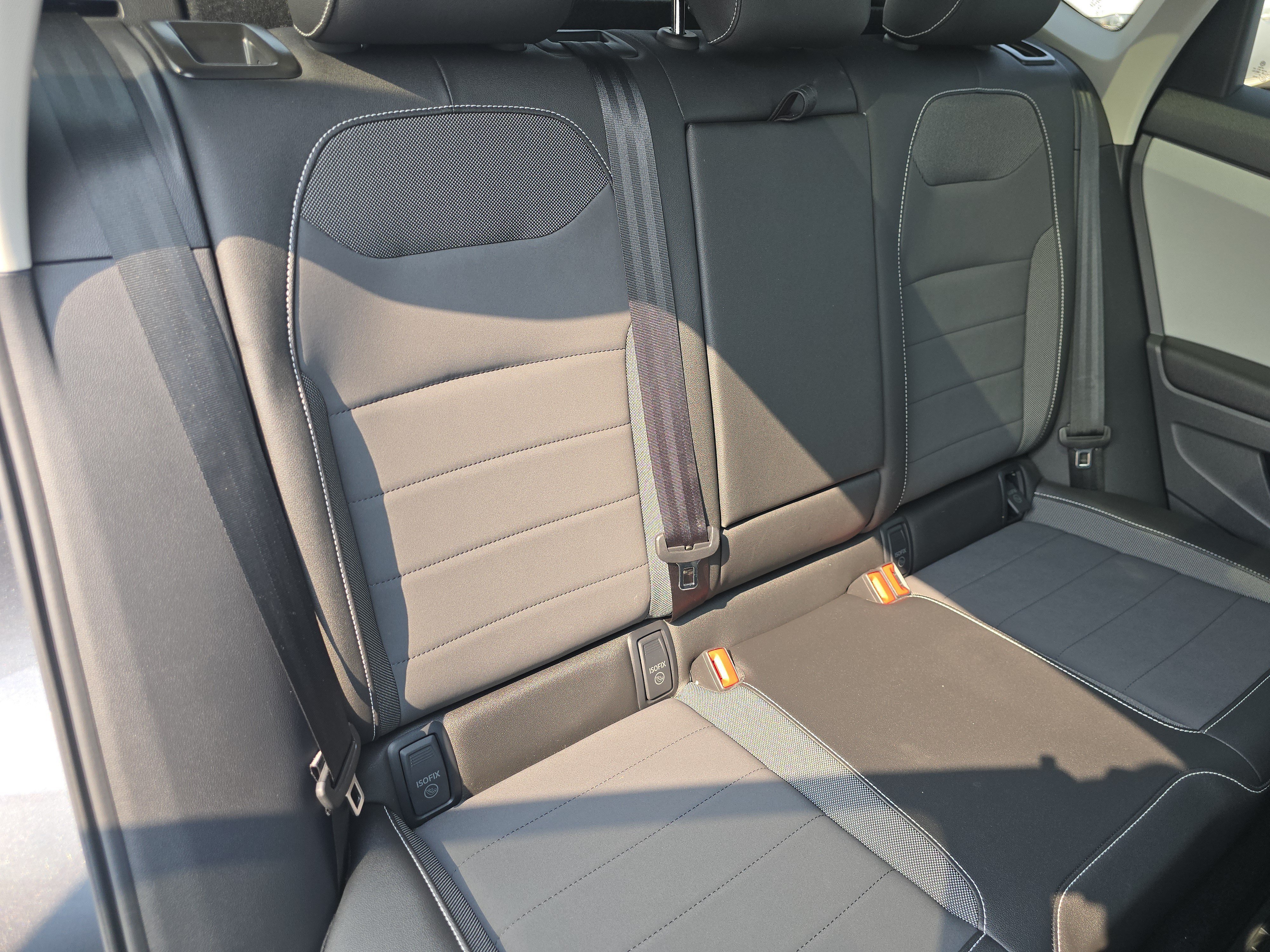 Certified 2023 Volkswagen Taos SE w/ Panoramic Sunroof Package FWD image 17