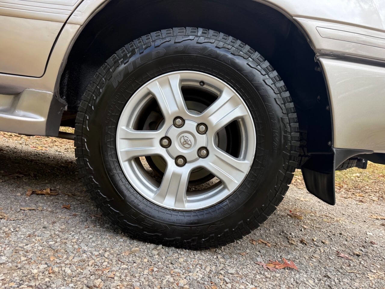 Used 2000 Toyota Land Cruiser image 9