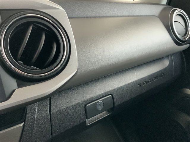 Used 2018 Toyota Tacoma SR5 AWD/4WD image 31