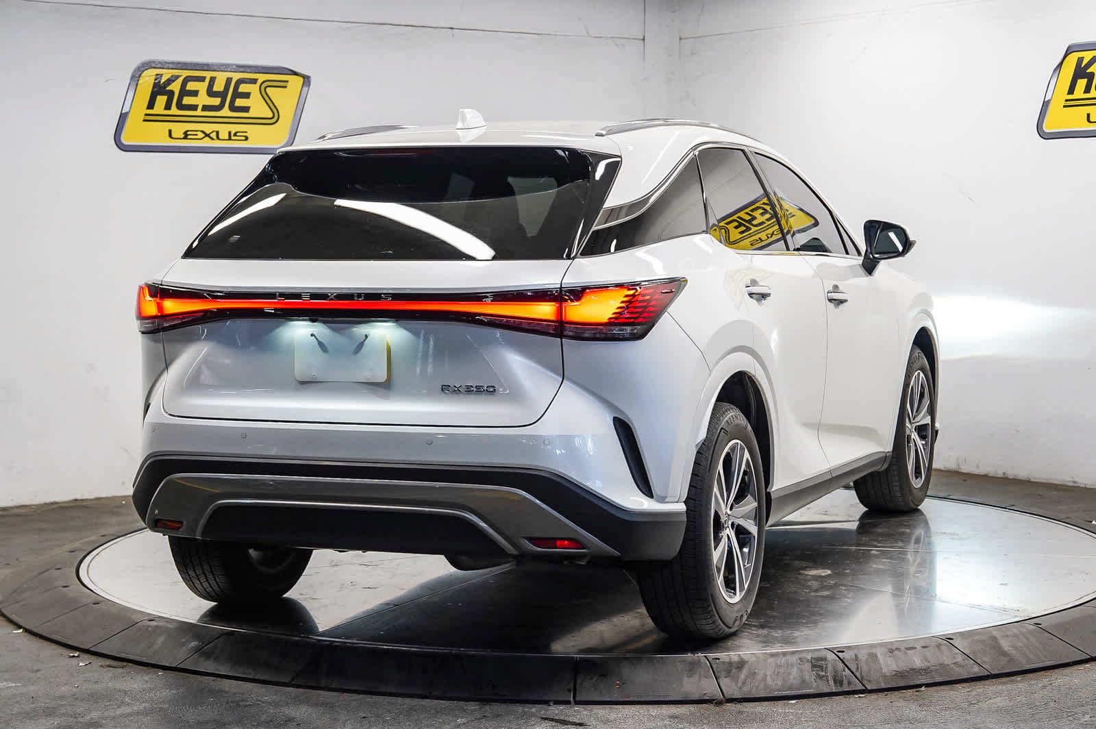 Used 2026 Lexus RX 350 Premium w/ Accessory Package (Z1) FWD image 4