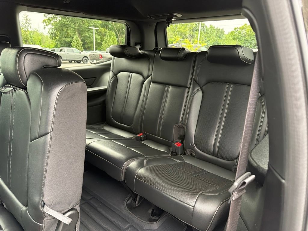 Used 2023 Jeep Wagoneer 4WD image 19
