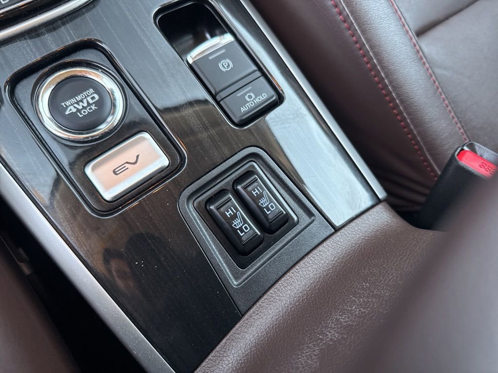 Used 2018 Mitsubishi Outlander 4WD Plug-In Hybrid image 30