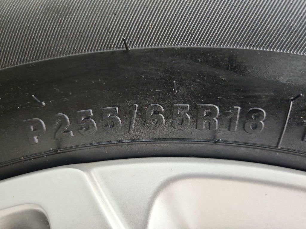 Used 2020 Chevrolet Traverse LT w/ LPO, Floor Liner Package image 40
