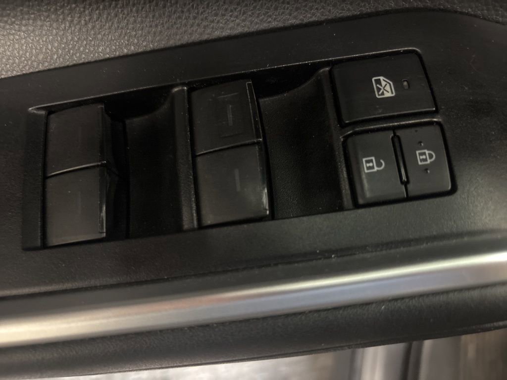 Used 2021 Toyota Highlander LE image 19