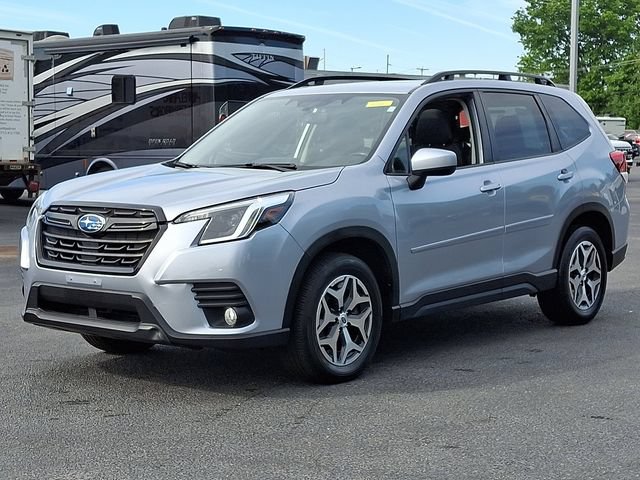 Used 2023 Subaru Forester Premium AWD/4WD image 6