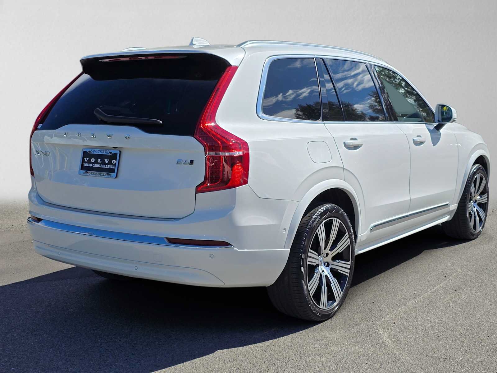 Used 2023 Volvo XC90 B6 Ultimate w/ Protection Package Premier AWD/4WD image 4