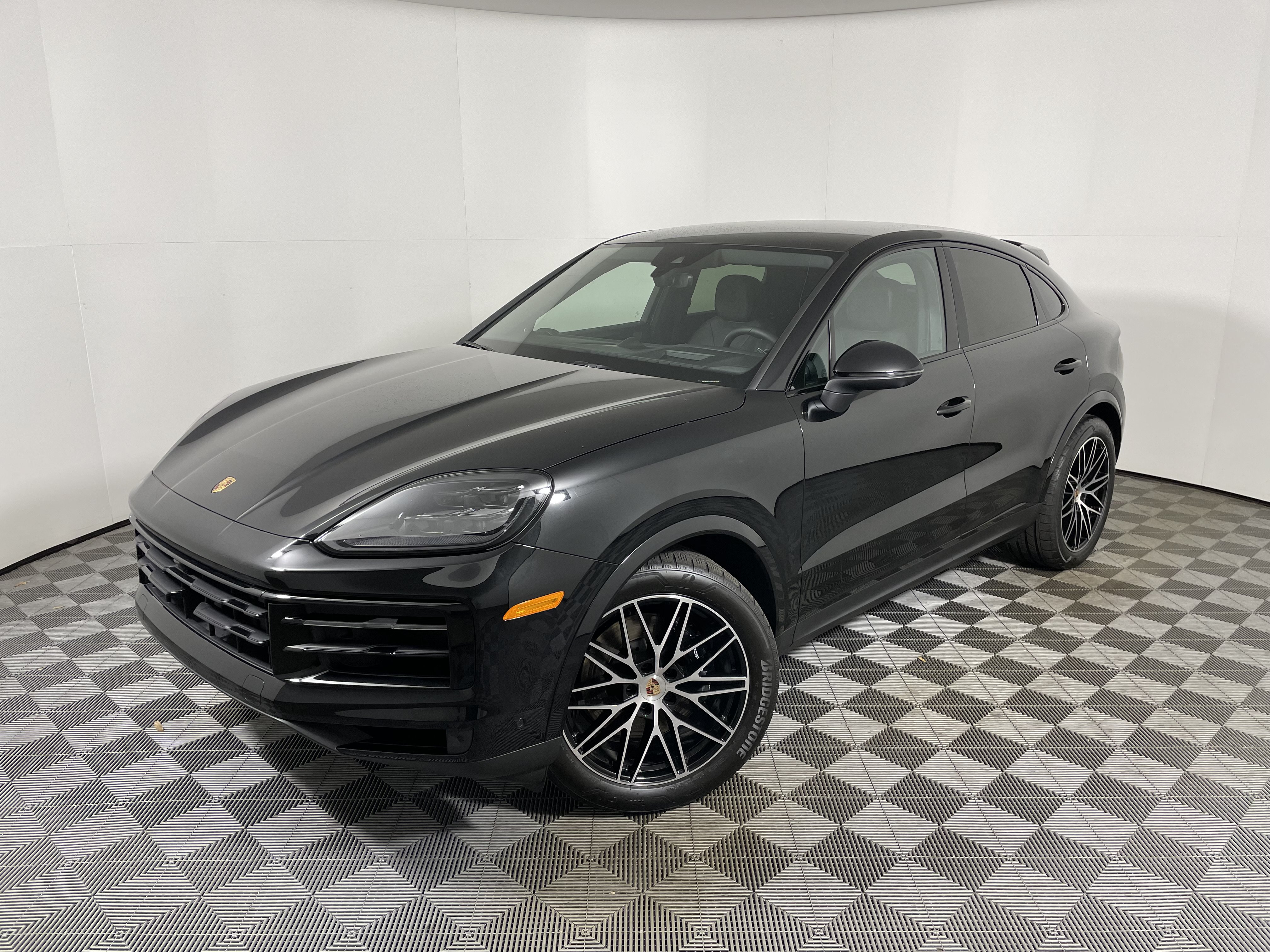 Used 2025 Porsche Cayenne Coupe AWD/4WD image 1