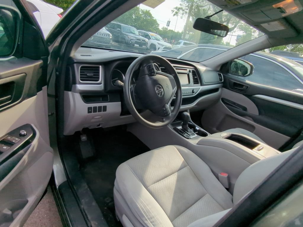 Used 2015 Toyota Highlander LE AWD/4WD image 7