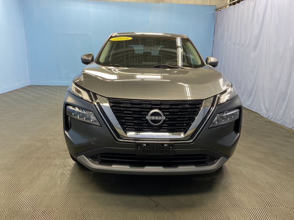 Used 2023 Nissan Rogue SV AWD/4WD image 2