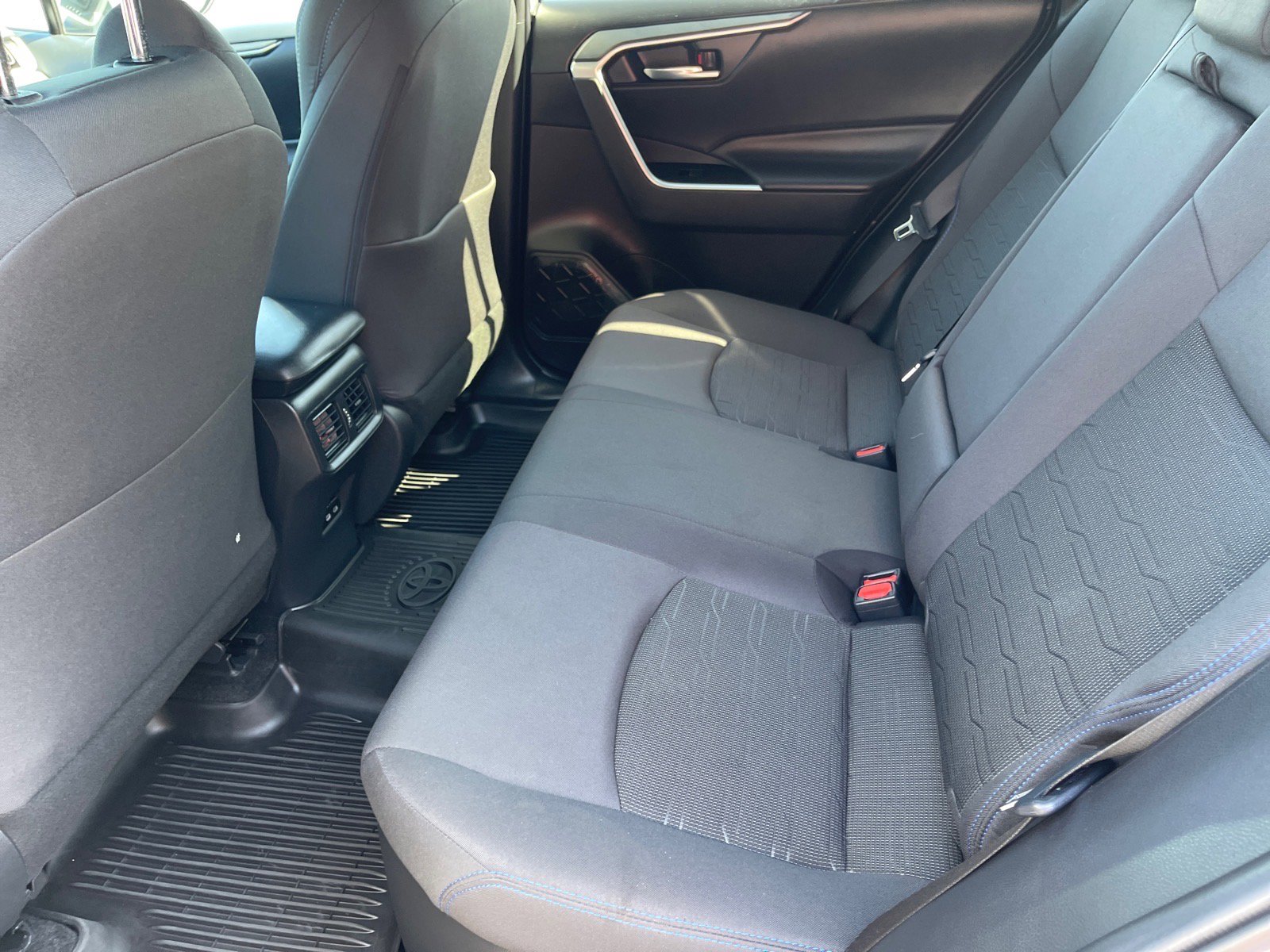 Used 2024 Toyota RAV4 SE AWD/4WD image 12