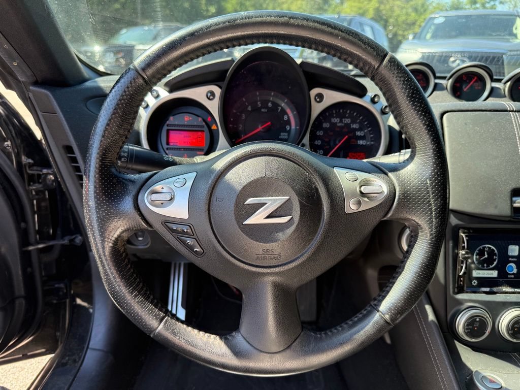 Used 2016 Nissan 370Z Coupe RWD image 8