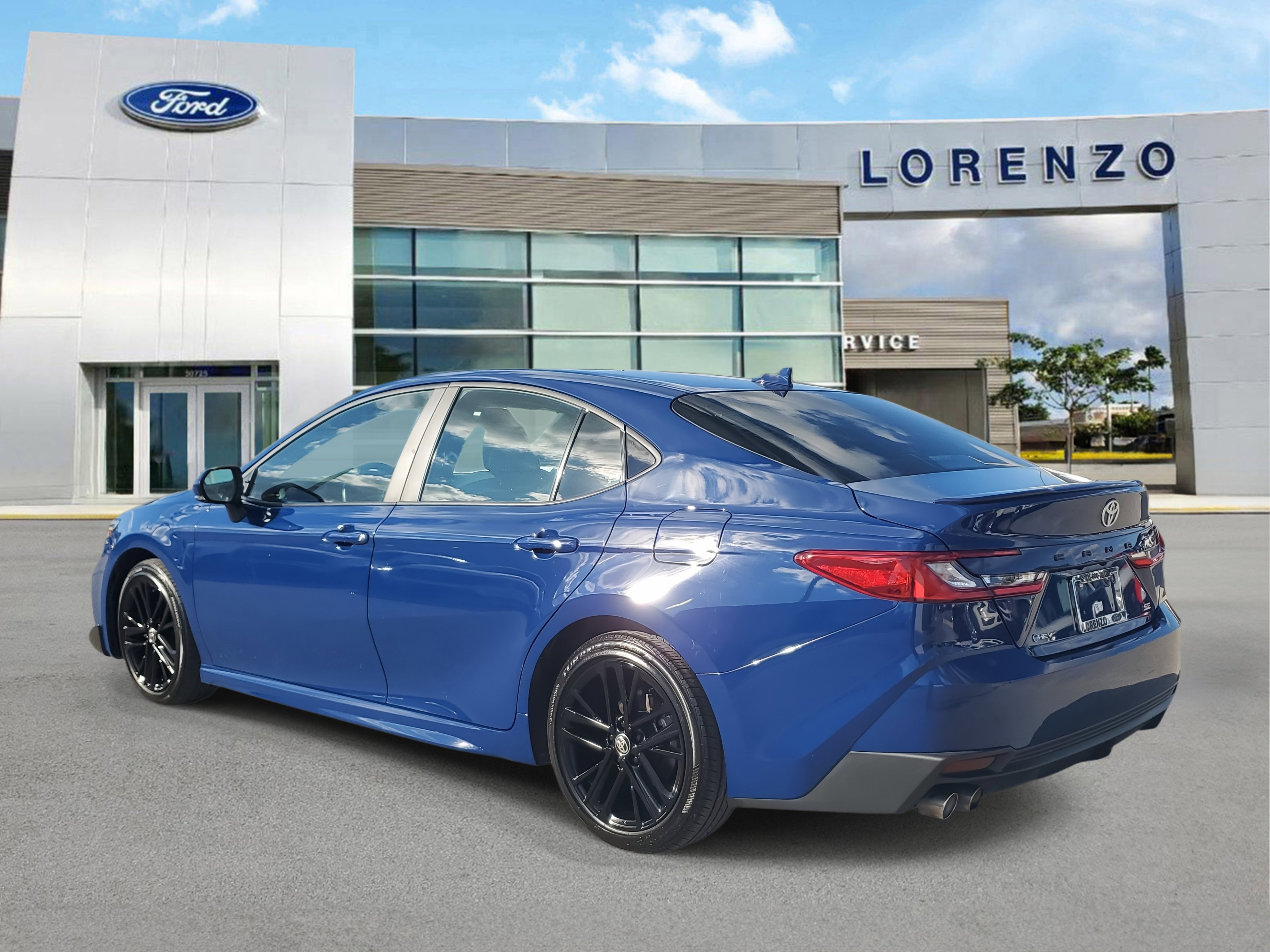 Used 2025 Toyota Camry SE image 7