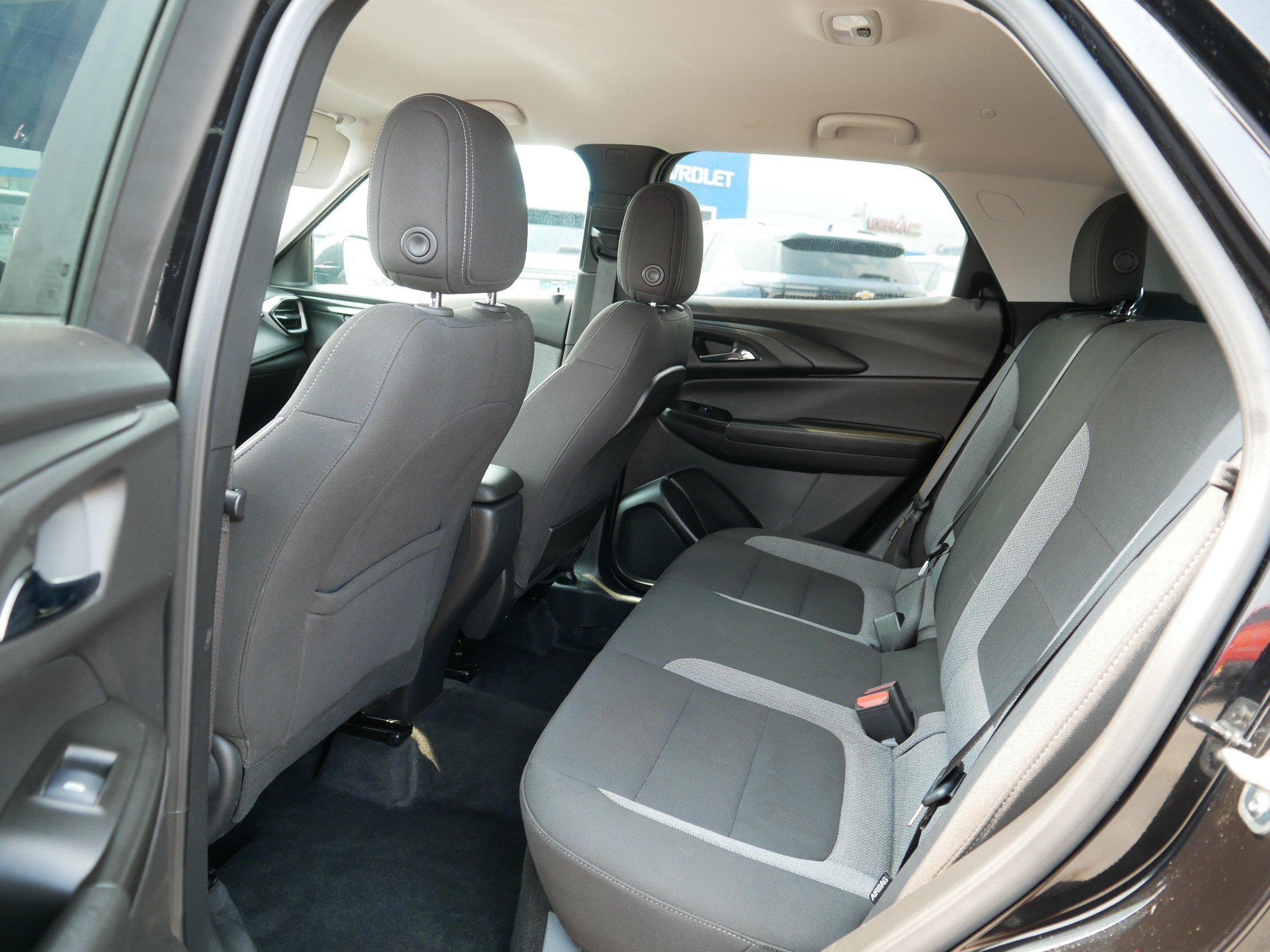 Used 2025 Chevrolet TrailBlazer LT AWD/4WD image 35
