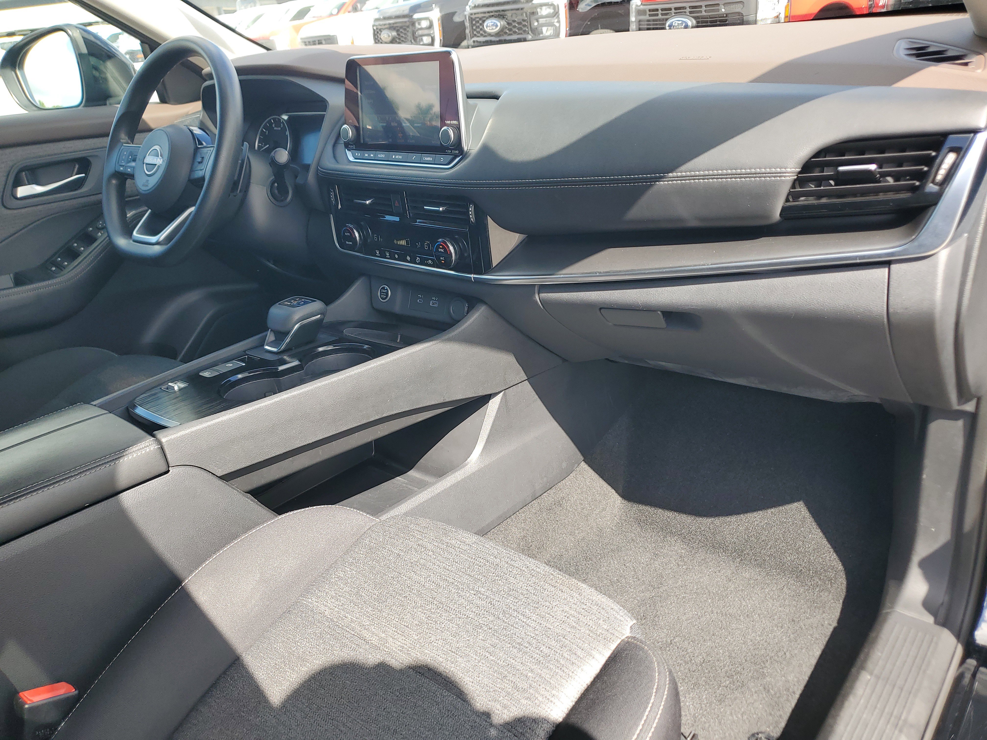 Used 2022 Nissan Rogue SV image 18