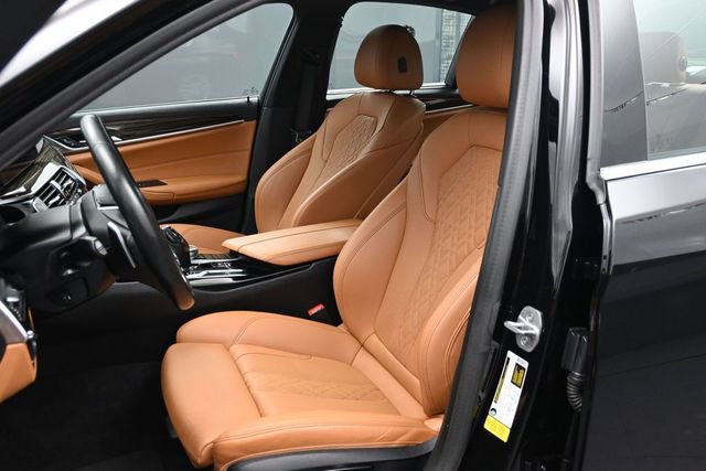 Used 2022 BMW 530i w/ M Sport Package RWD image 5