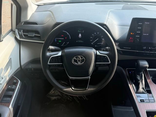 Used 2021 Toyota Sienna LE image 7