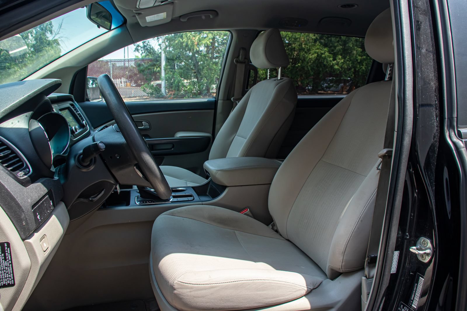 Used 2020 Kia Sedona LX FWD image 13