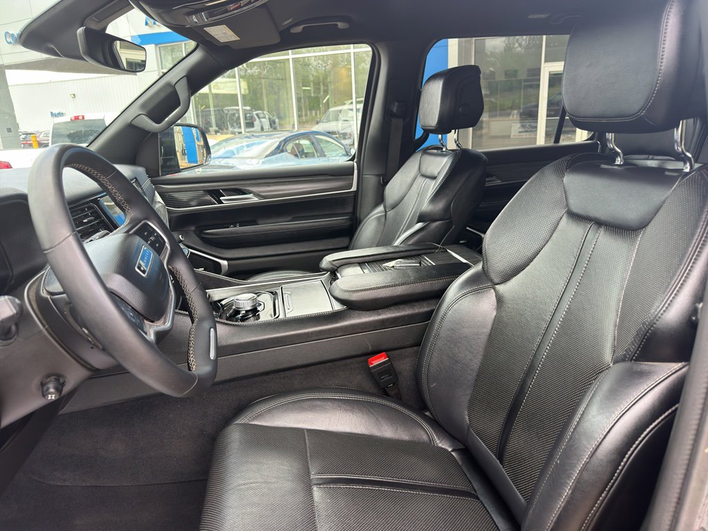 Used 2024 Jeep Wagoneer L Series II image 14