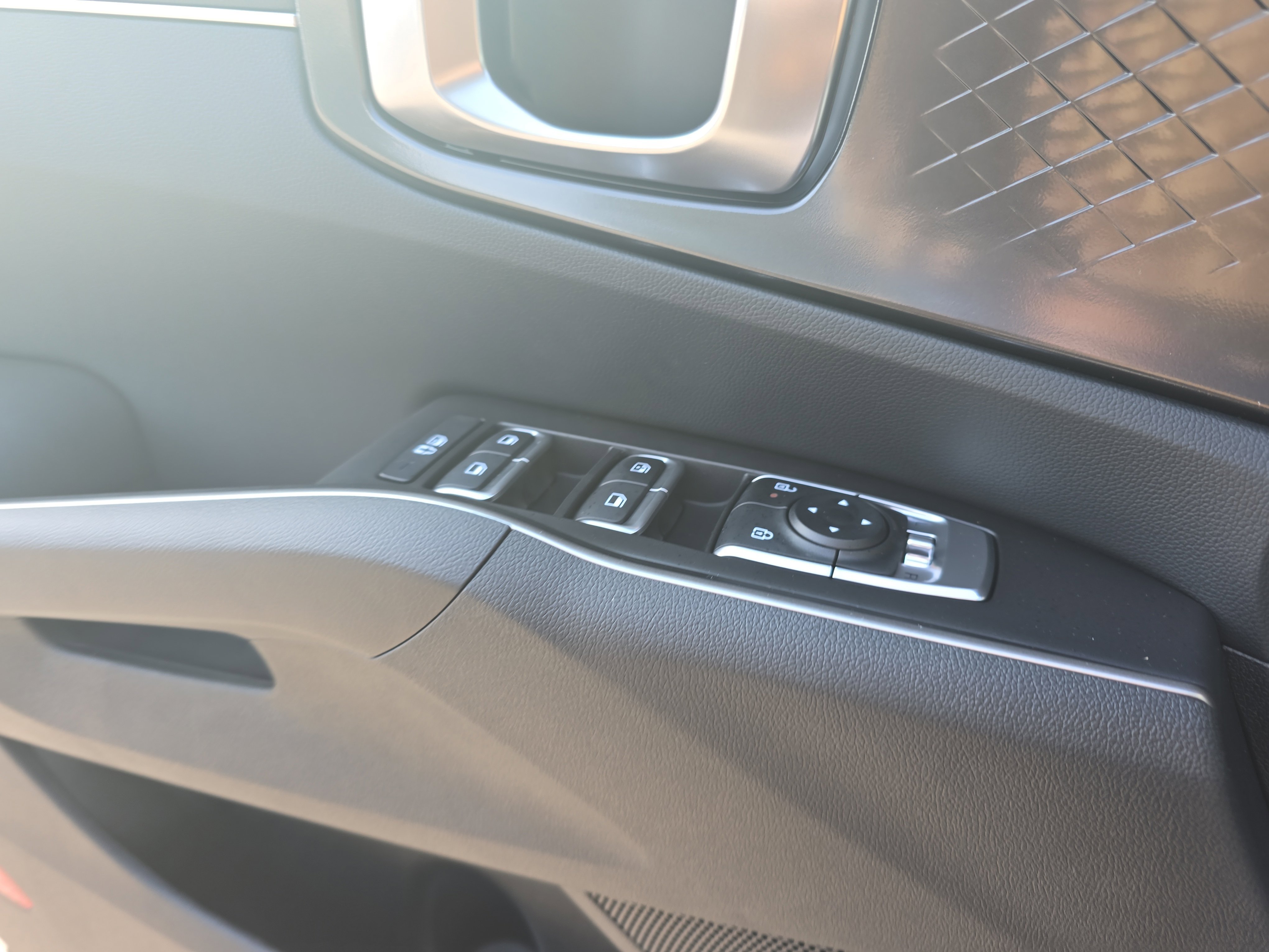 New 2025 Kia Sorento S image 24