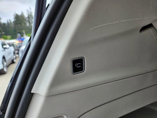 Used 2023 Chrysler Pacifica Touring-L FWD image 13