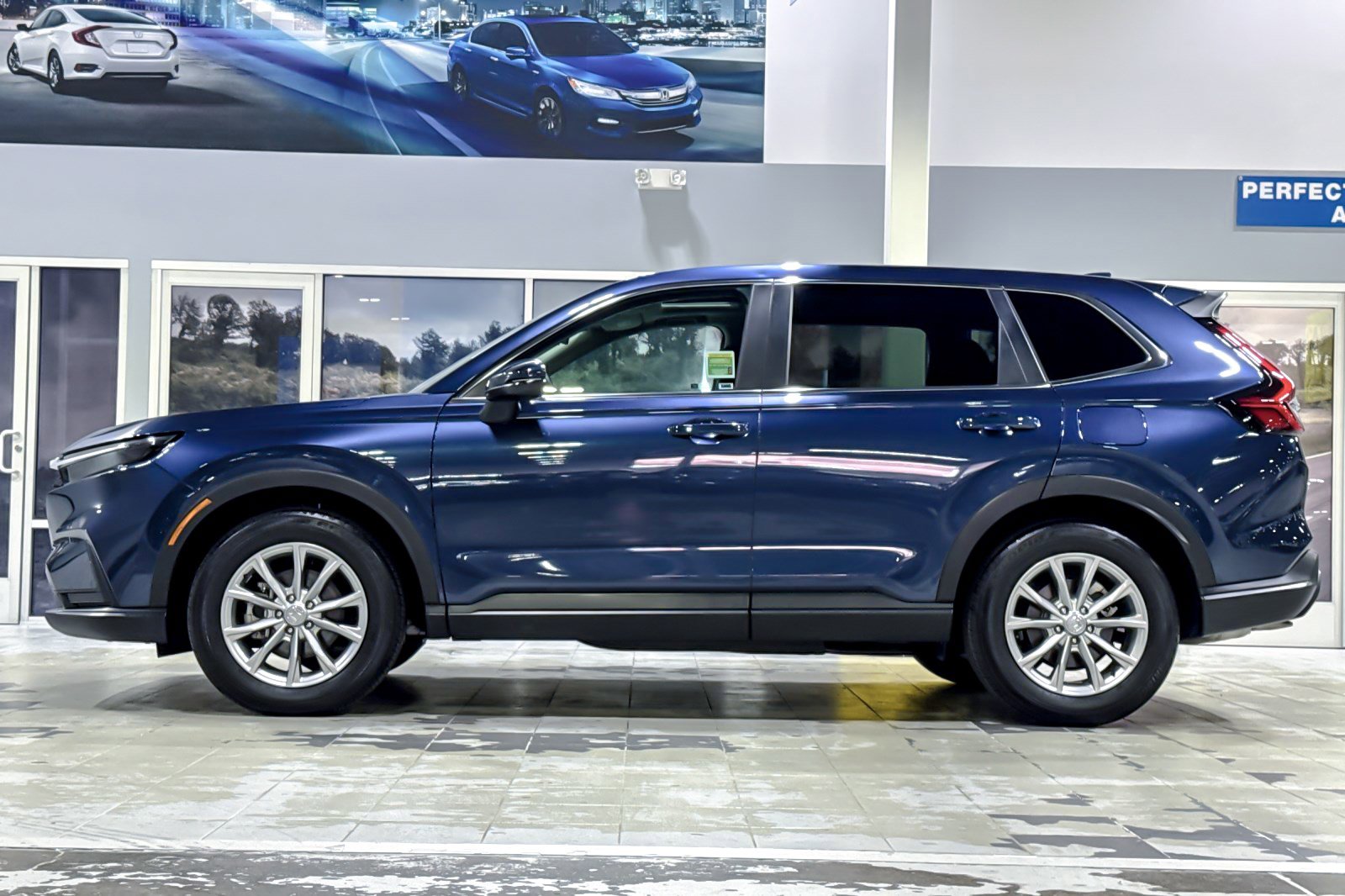 Used 2025 Honda CR-V EX image 2