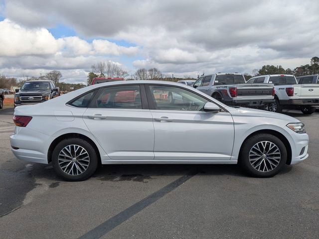 Used 2019 Volkswagen Jetta SE image 2