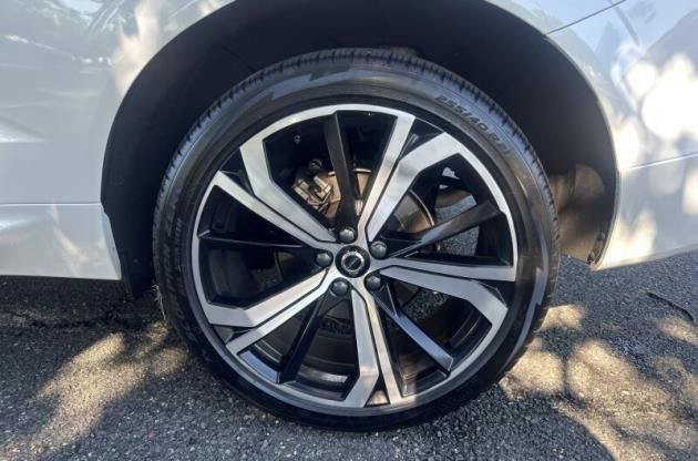 Used 2024 Volvo XC60 B5 Ultimate w/ Protection Package Premier AWD/4WD image 13