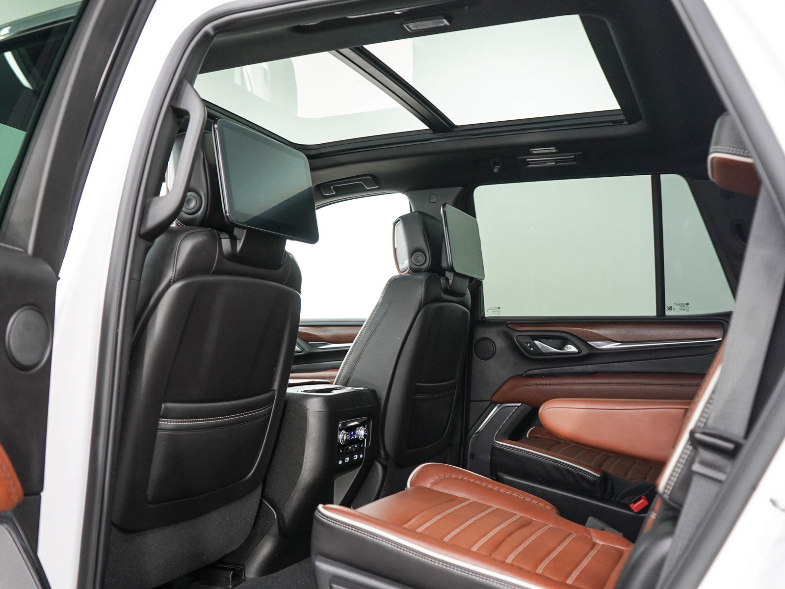 Used 2023 GMC Yukon Denali Ultimate w/ LPO, Floor Liner Package AWD/4WD image 20