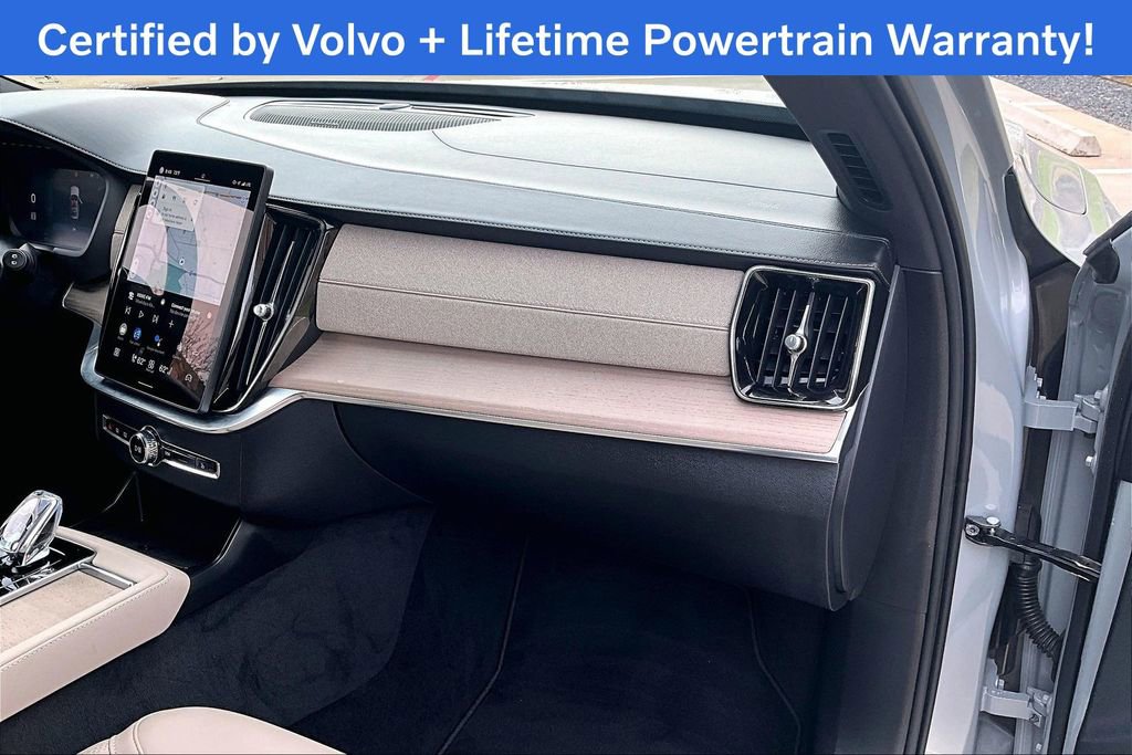 Used 2025 Volvo XC90 B5 Plus image 21