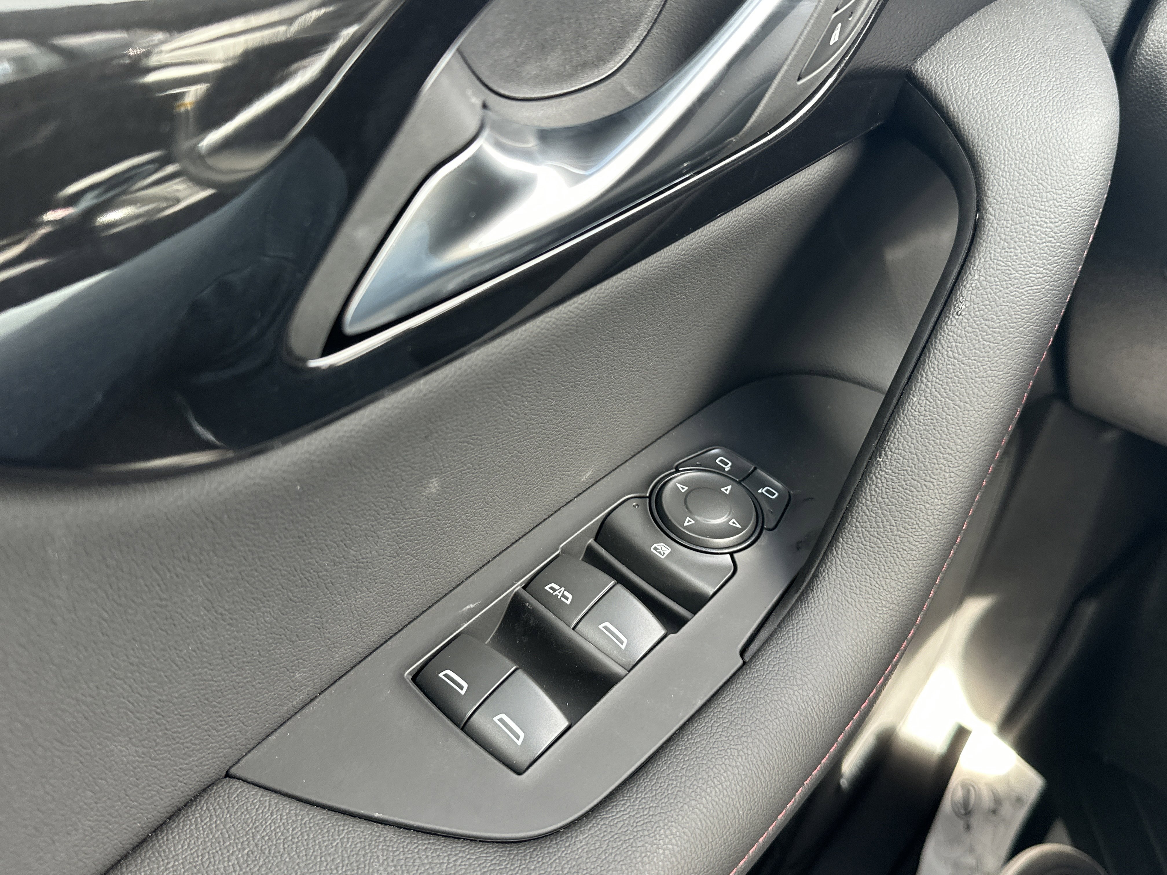 New 2025 Chevrolet Blazer RS w/ Driver Confidence II Package image 26