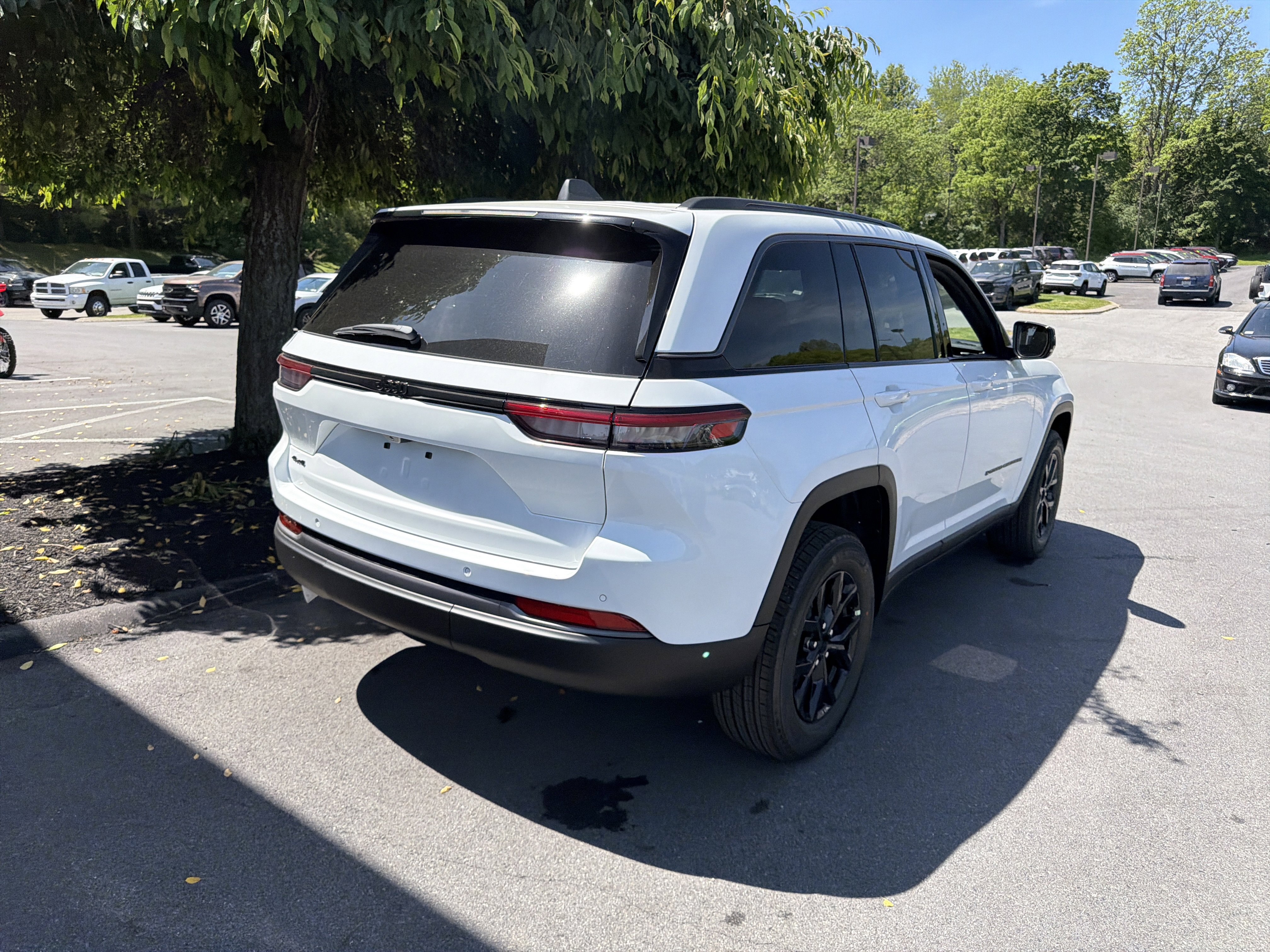 New 2026 Jeep Grand Cherokee Altitude AWD/4WD image 3