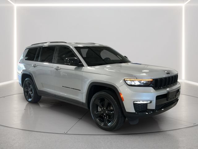 Used 2025 Jeep Grand Cherokee L Limited w/ Black Appearance Package AWD/4WD image 8
