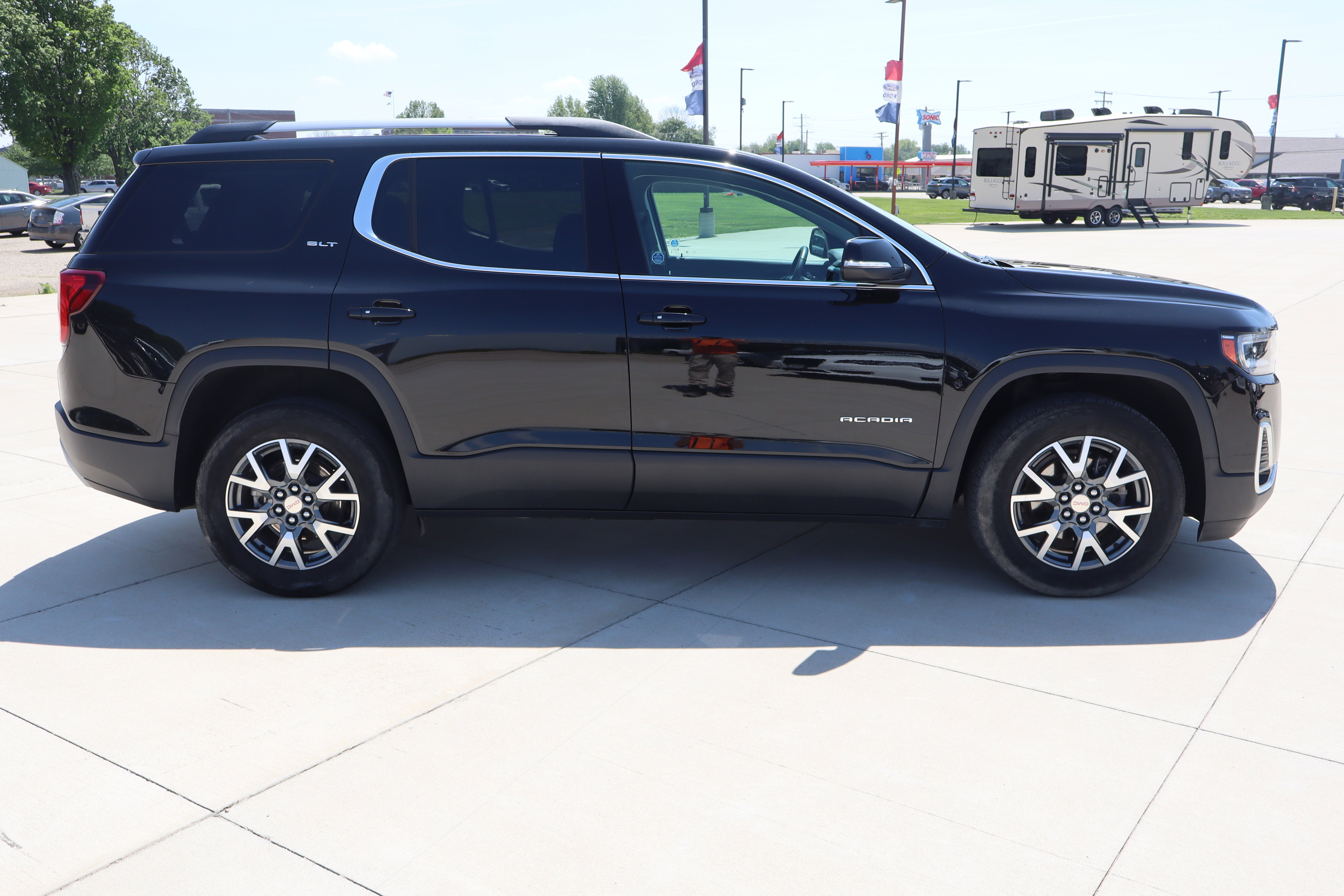Used 2023 GMC Acadia SLT w/ Preferred Package AWD/4WD image 5