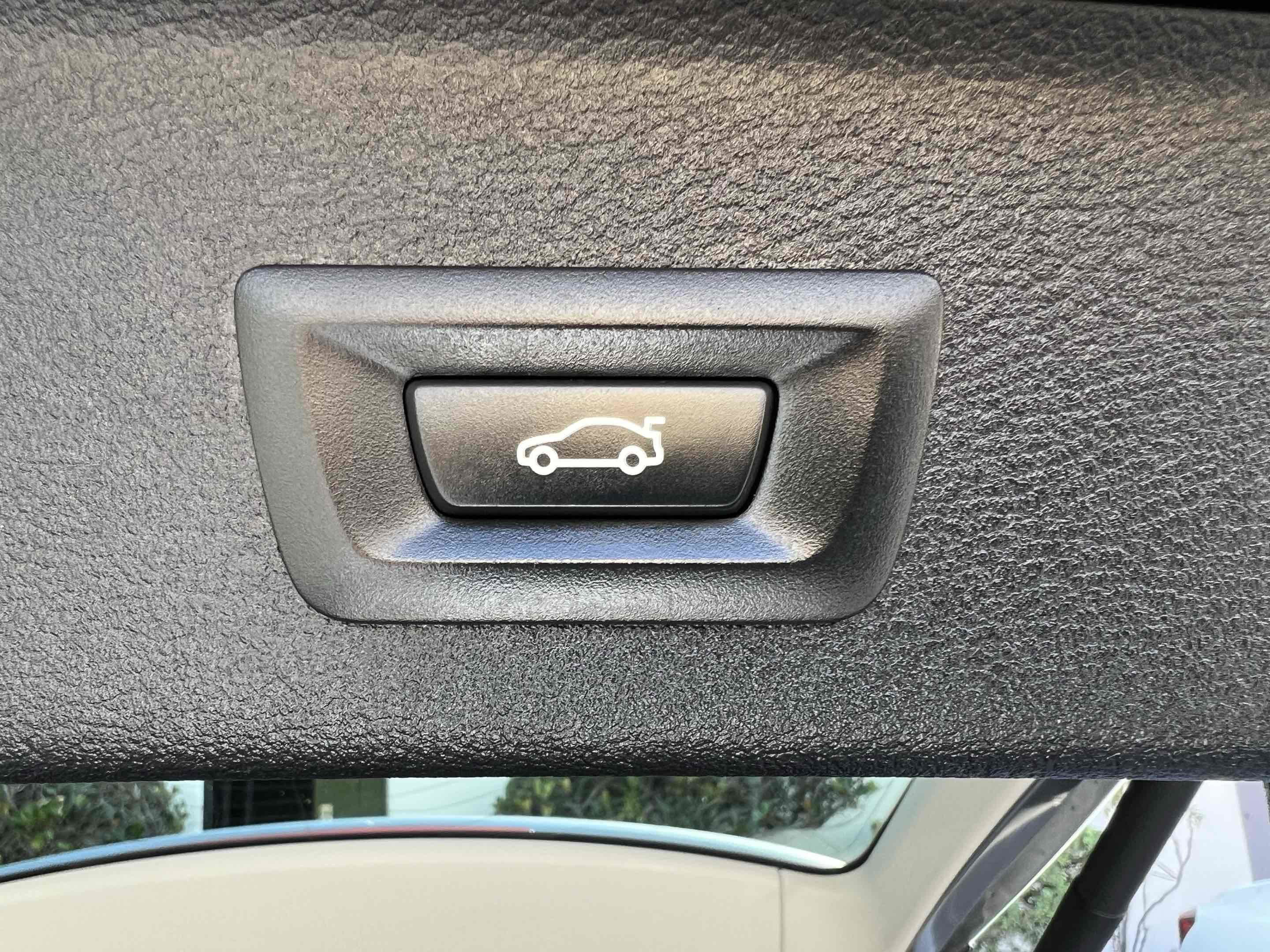Used 2017 BMW X3 sDrive28i RWD image 9