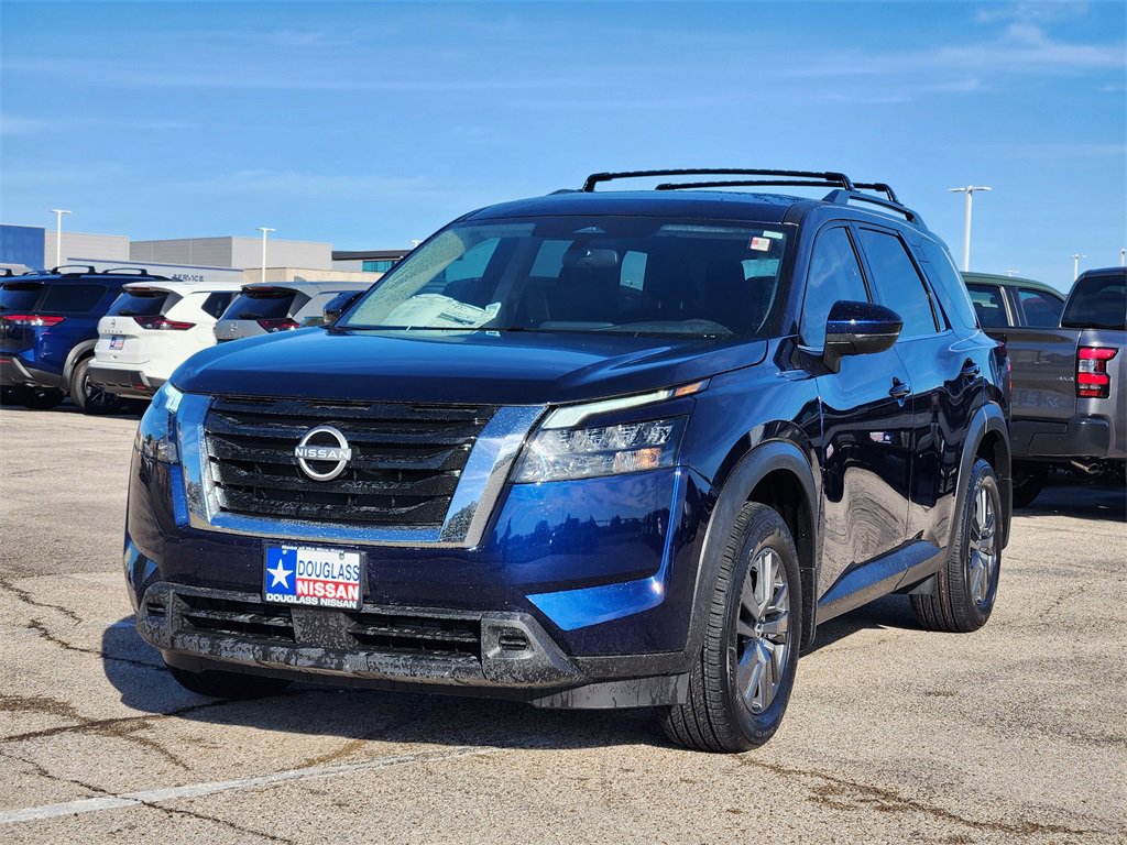 New 2025 Nissan Pathfinder SV image 2
