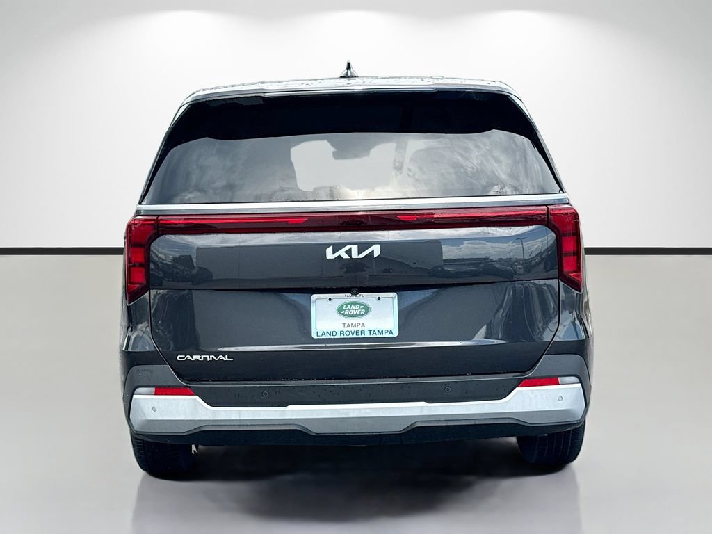 Certified 2025 Kia Carnival FWD image 4