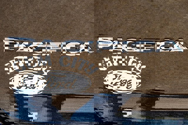 Used 2021 Chrysler Pacifica Touring-L w/ Uconnect Theater Family Group image 20