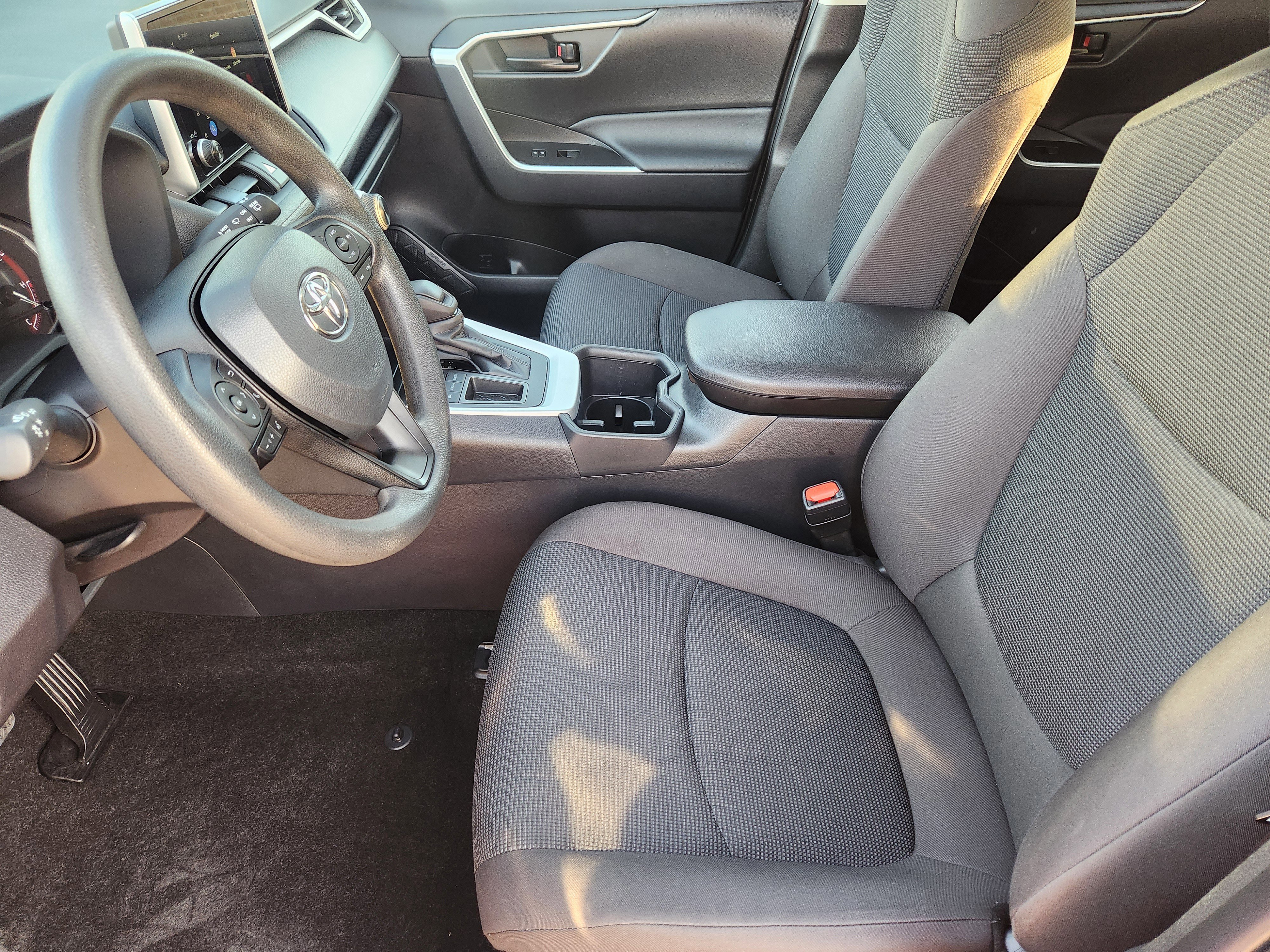 Used 2025 Toyota RAV4 LE image 9