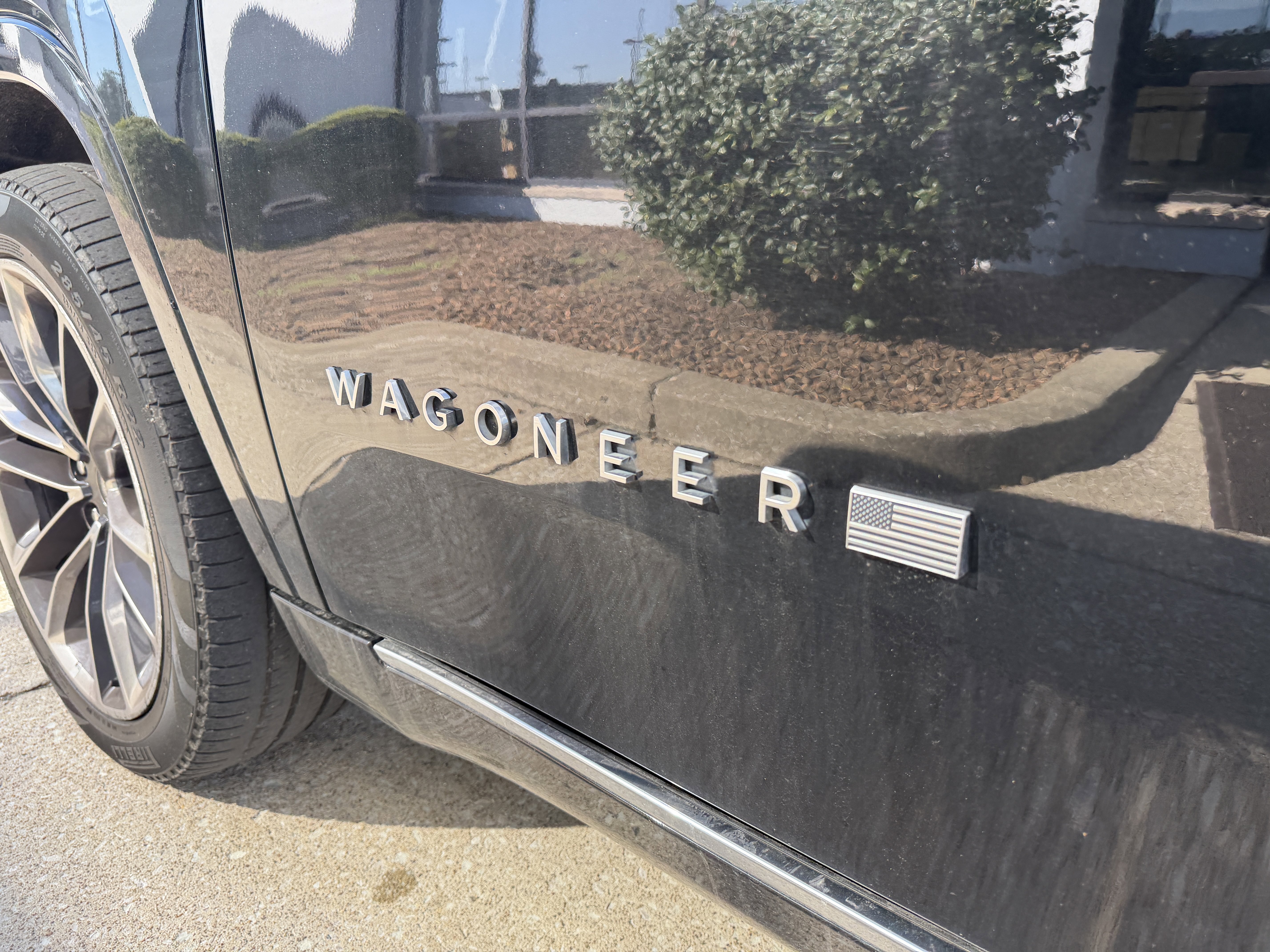 Used 2024 Jeep Wagoneer L Series III w/ Premium Group I image 16