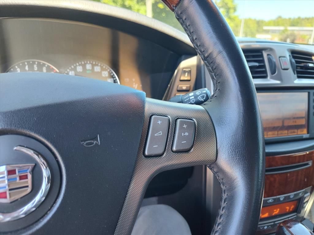 Used 2006 Cadillac XLR RWD image 16