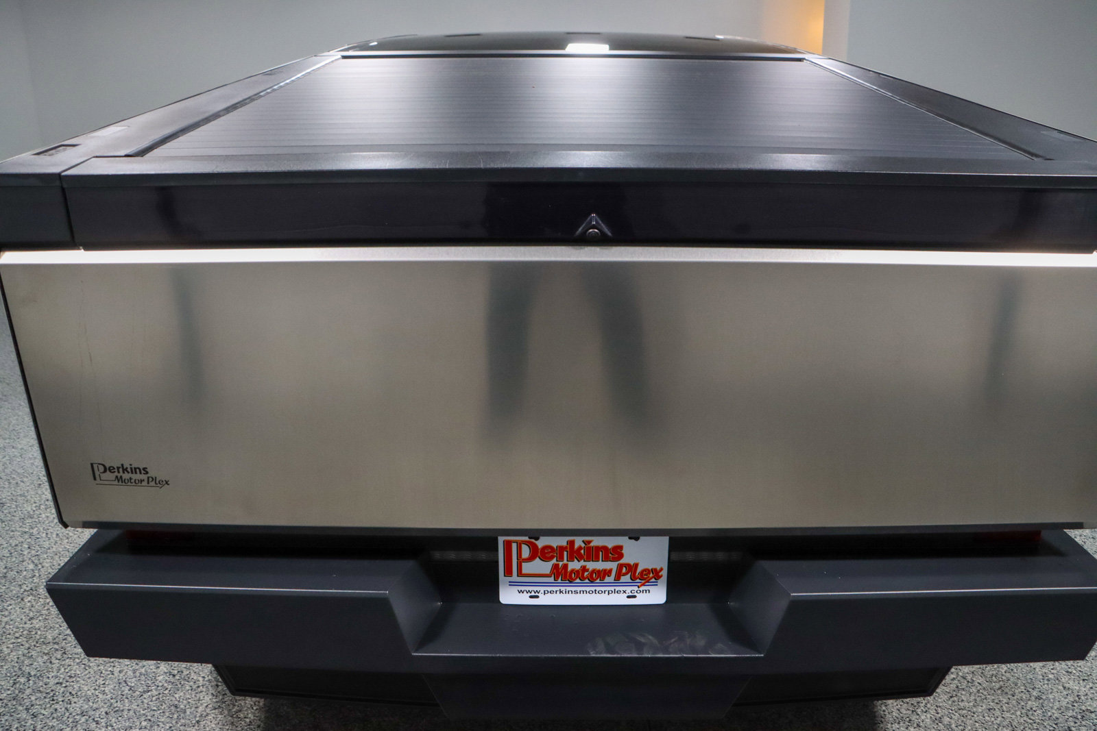 Used 2024 Tesla Cybertruck AWD Crew Cab image 8