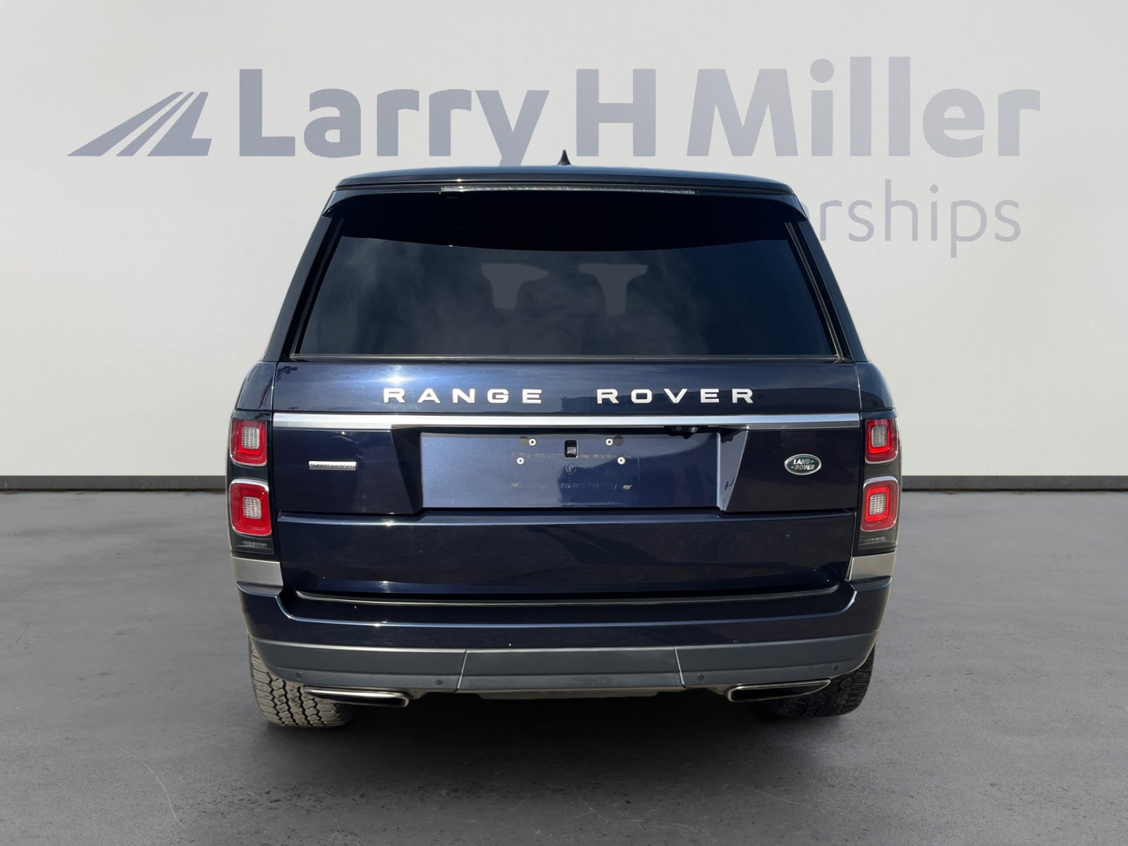 Used 2018 Land Rover Range Rover Long Wheelbase Supercharged image 4