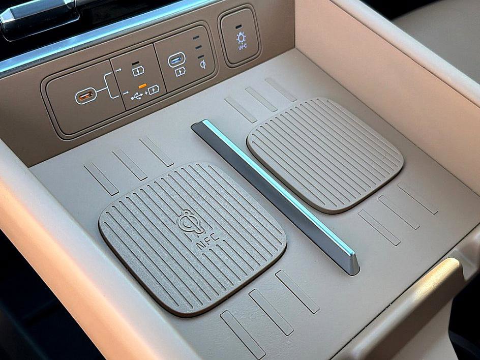 Used 2025 Hyundai Santa Fe Limited image 16