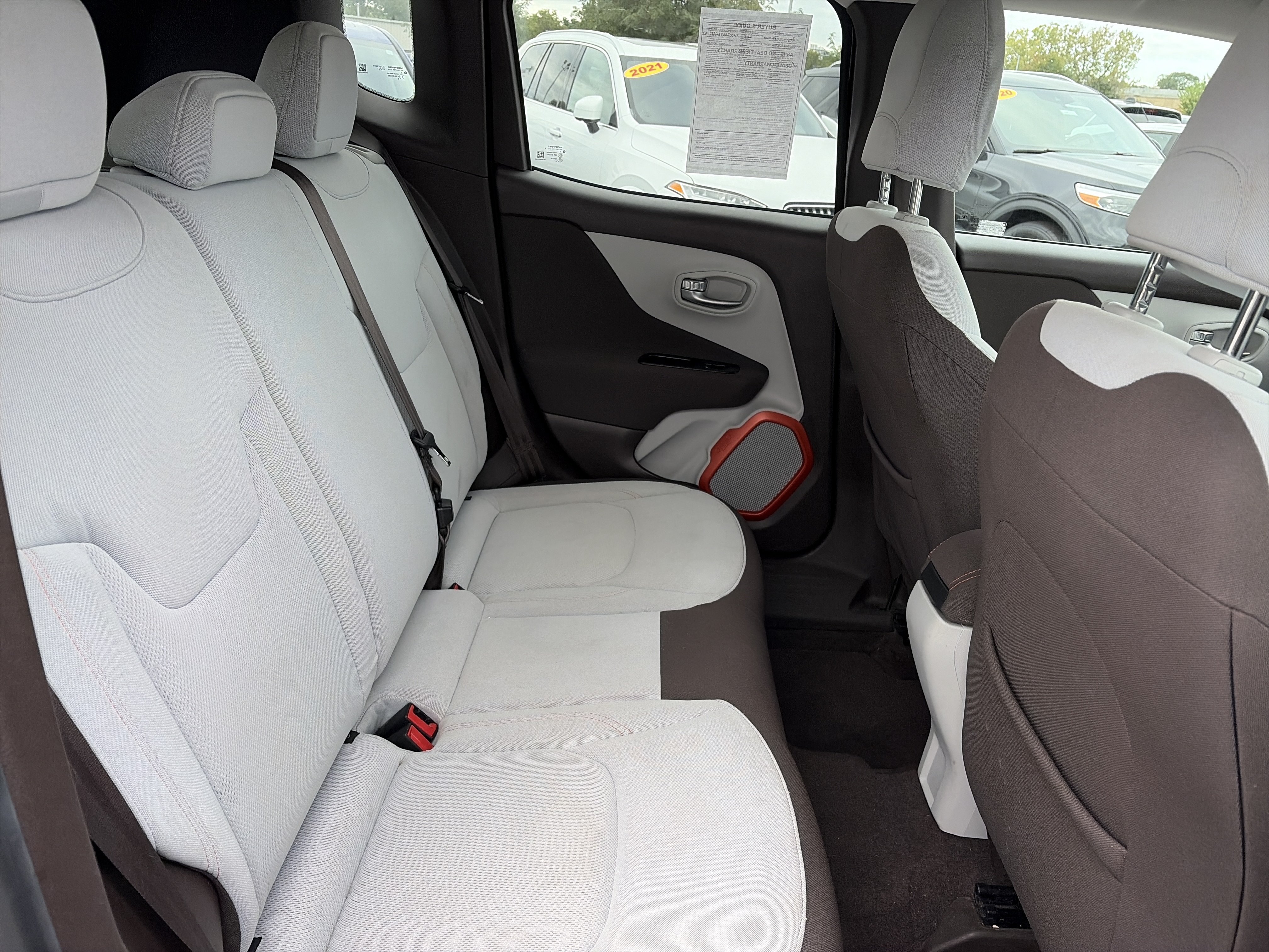 Used 2015 Jeep Renegade Latitude AWD/4WD image 15