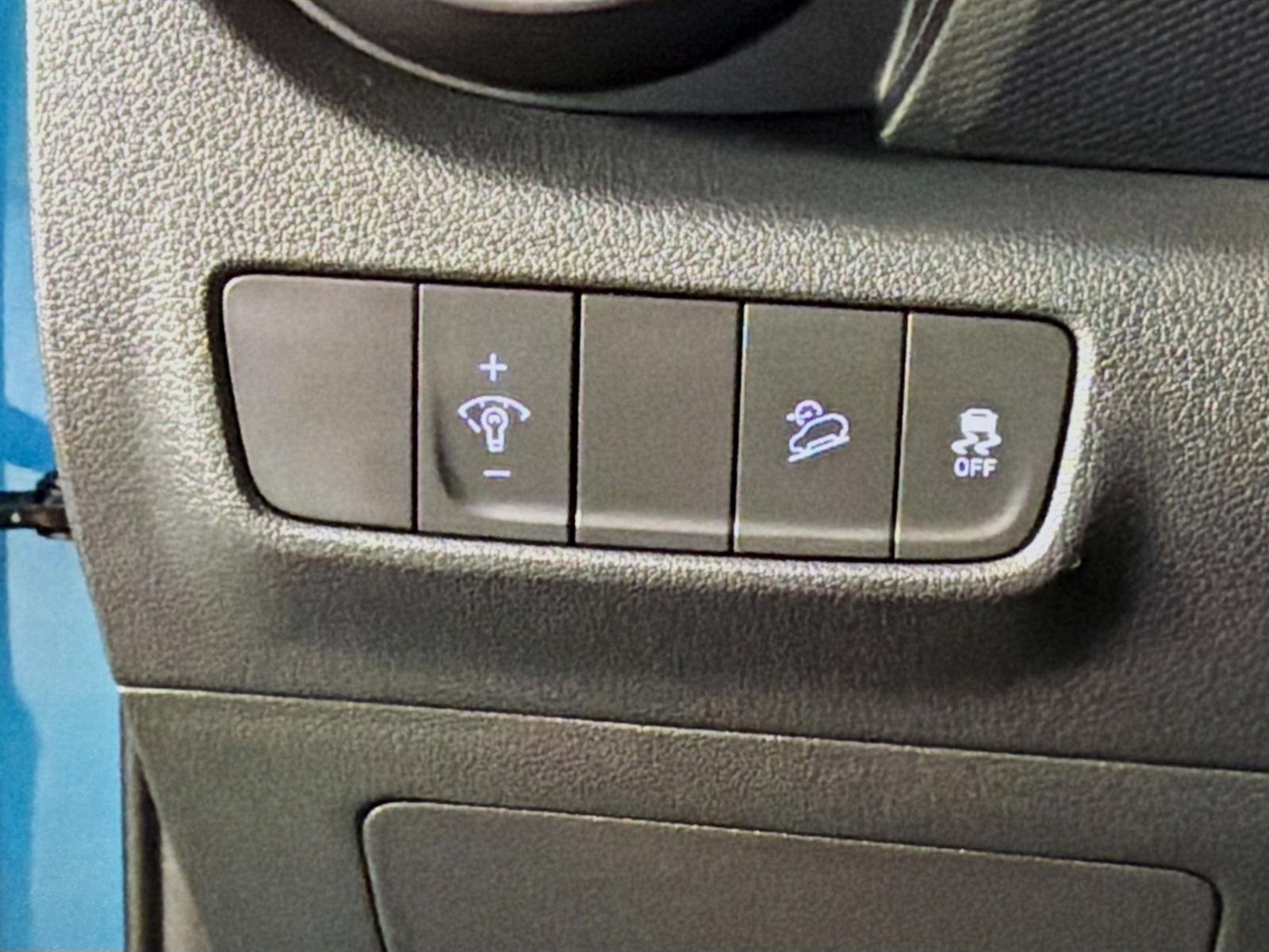 Used 2022 Hyundai Kona SE w/ Cargo Package image 11