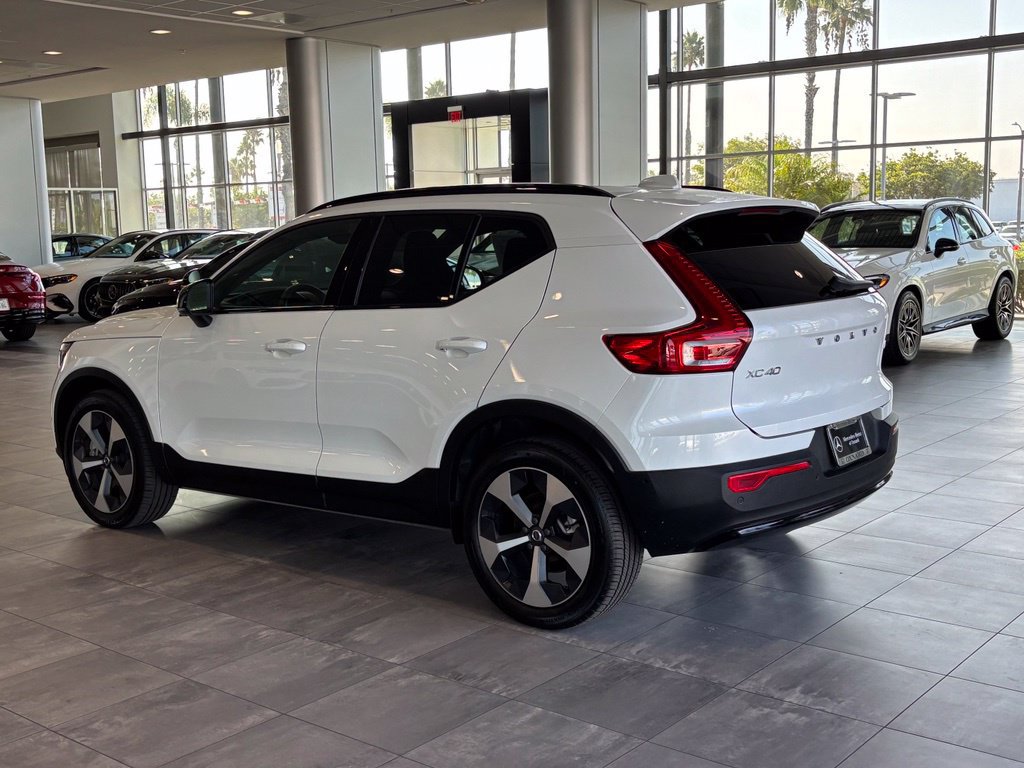 Used 2025 Volvo XC40 B5 Plus AWD/4WD image 13