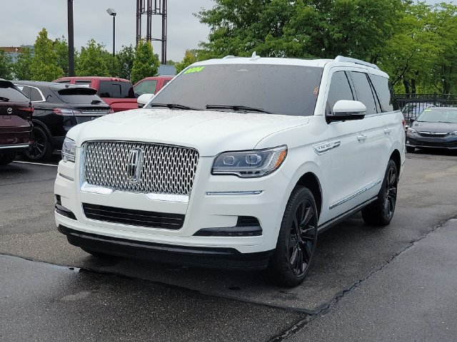 Used 2024 Lincoln Navigator Reserve AWD/4WD image 2